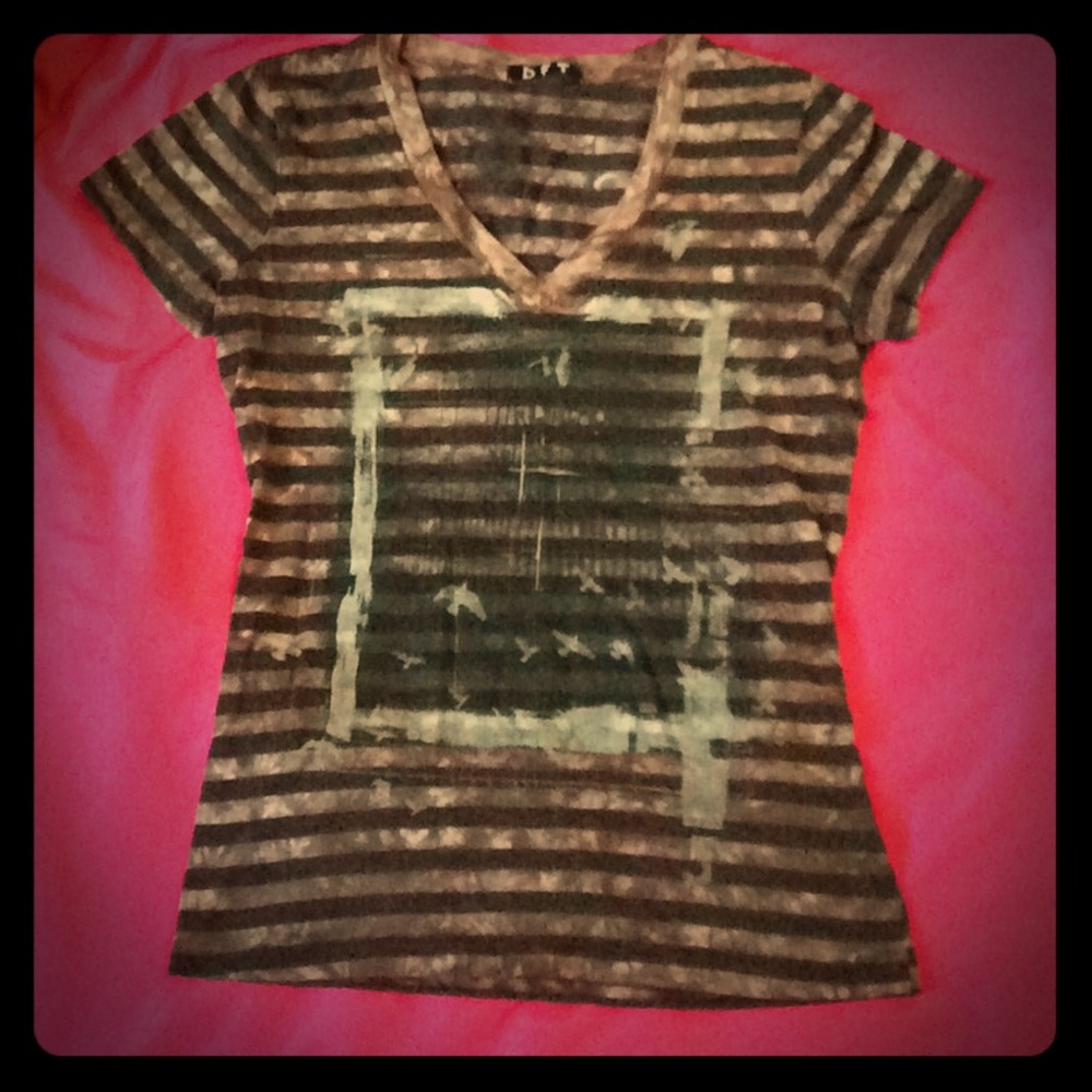 Buckle stripped top with bird details